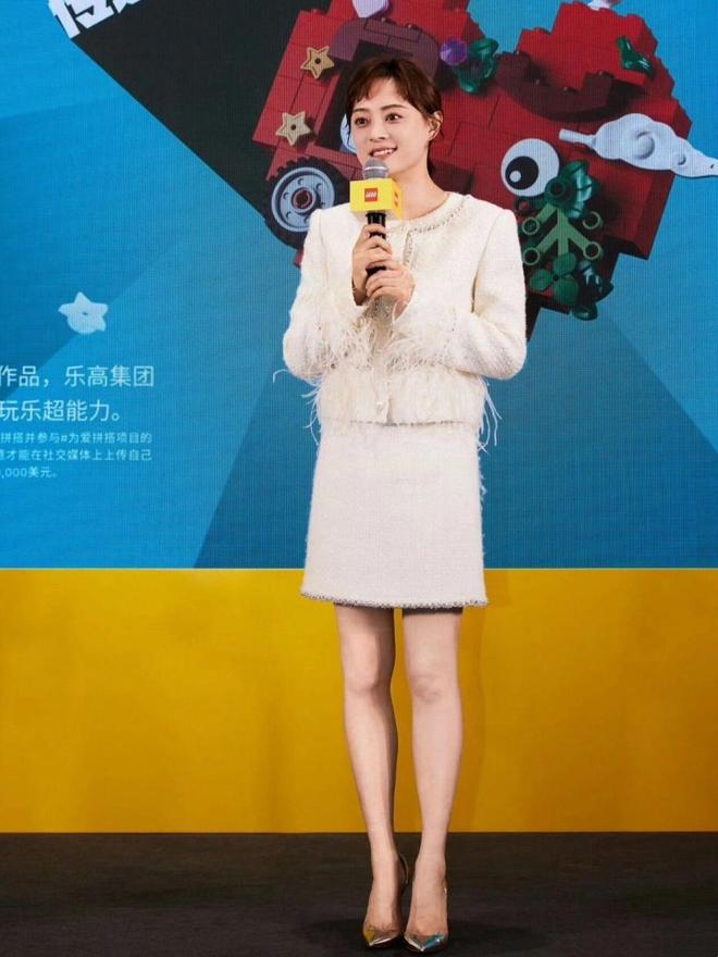 贵族穿搭好洋气女人果然要打扮j9九游会真人游戏第一一身(图3)